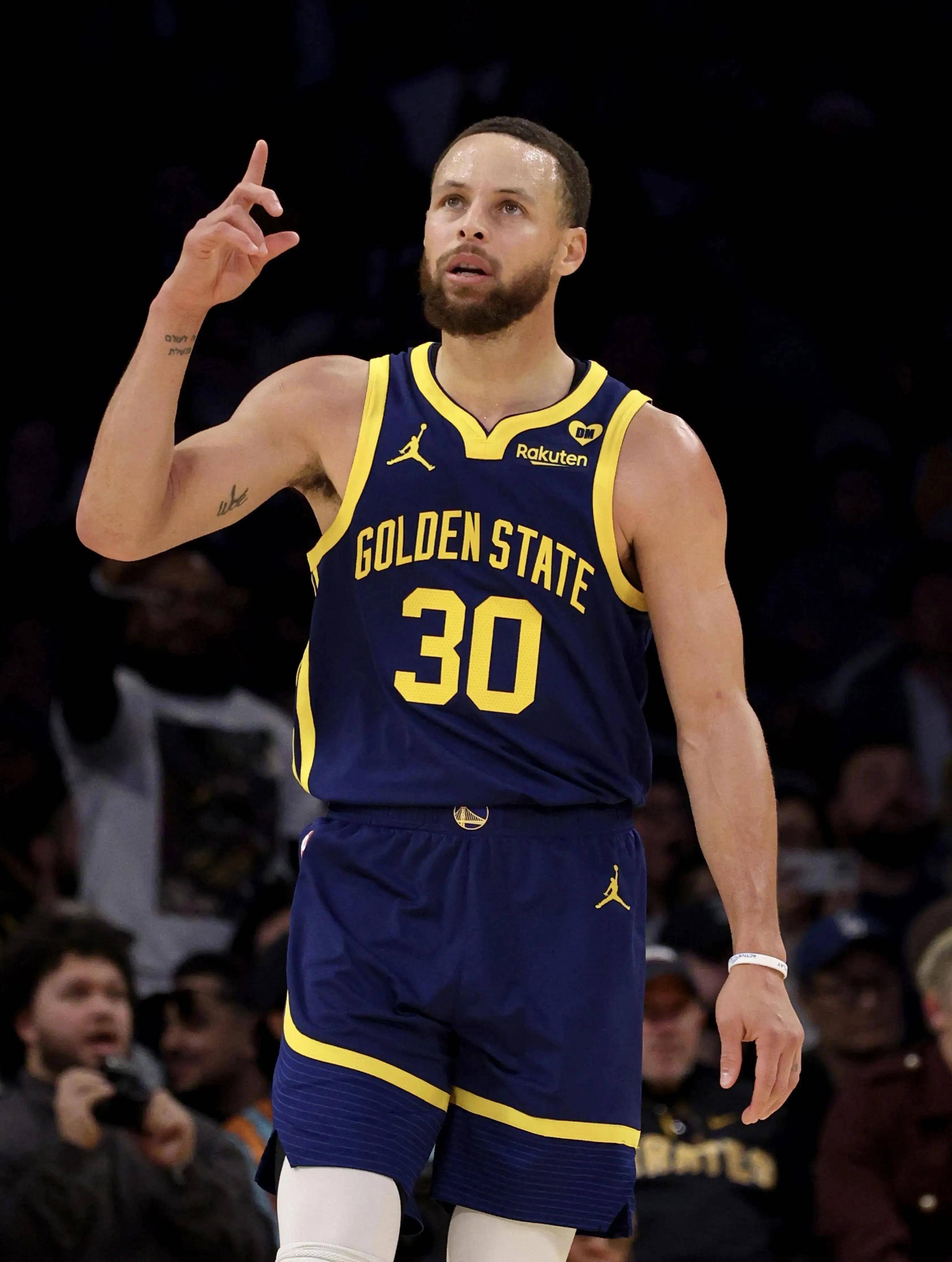 根据他们的 根据他们的