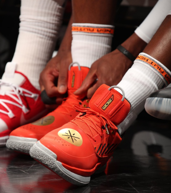 形成禁区弧 形成禁区弧